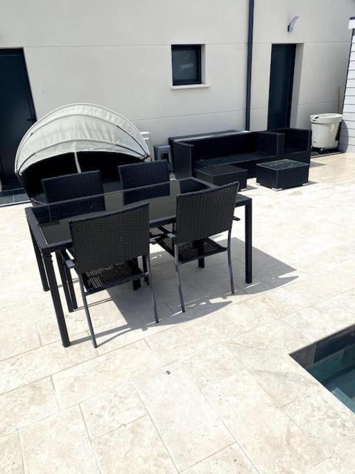 Belle Maison Avec Piscine Chauffee Sans Vis-a-vis *