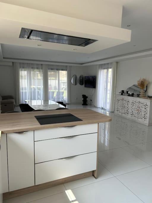 Belle Maison Avec Piscine Chauffee Sans Vis-a-vis Hébergement de vacances Caudebec-les-Elbeuf