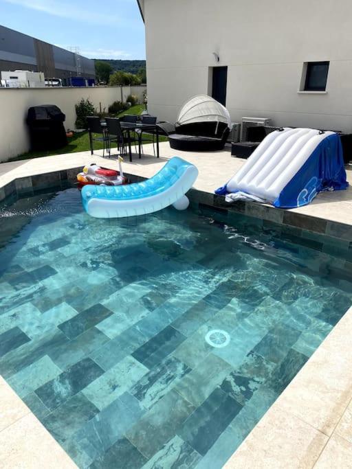 Hébergement de vacances Belle Maison Avec Piscine Chauffee Sans Vis-a-vis Caudebec-les-Elbeuf